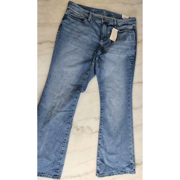 New St John's Bay Denim Vootcut Women's Heans Size 16W, Mid-Rise  NWT - Picture 1 of 10